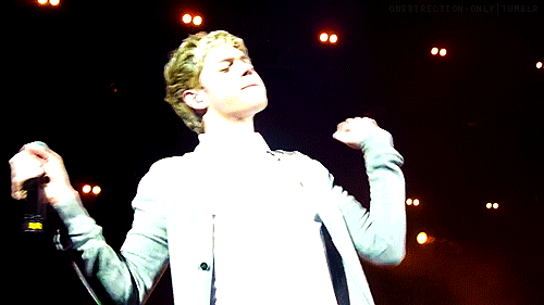 Niall tancuje:D